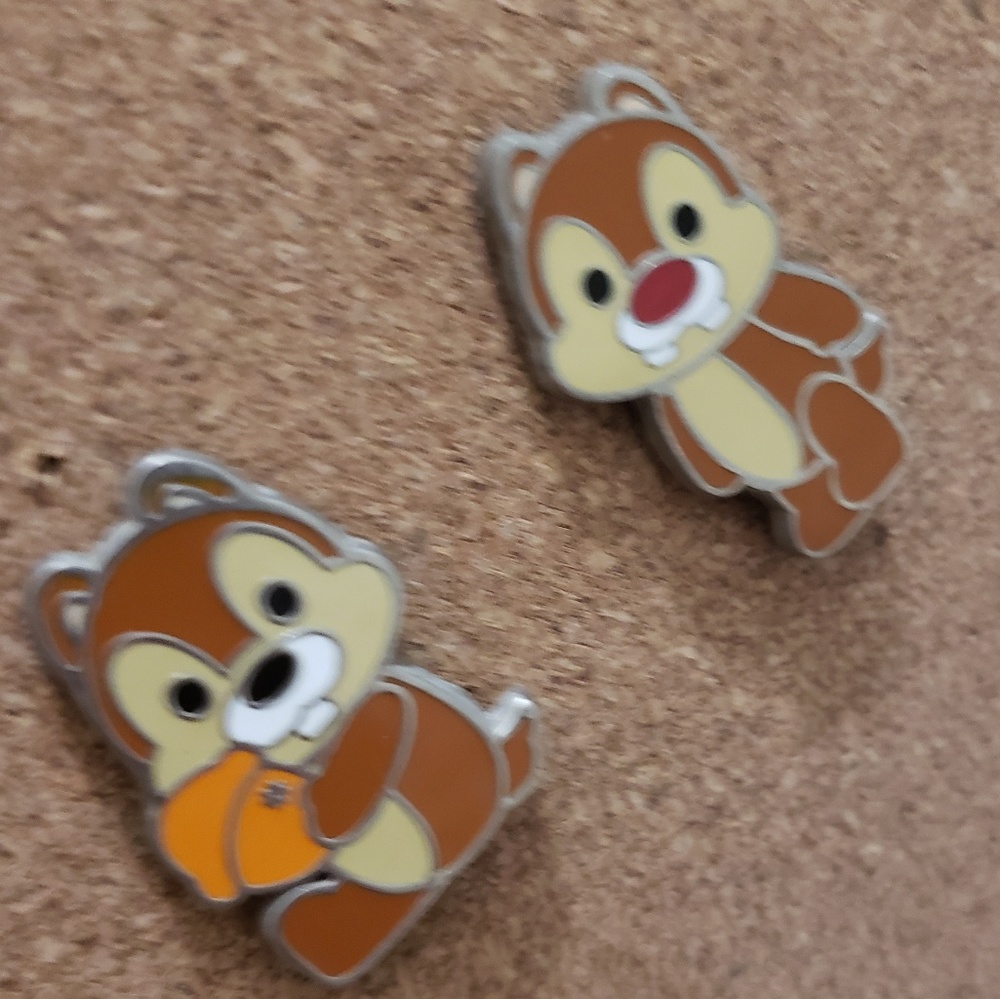 Cutest chip and Dale Disney pins set
